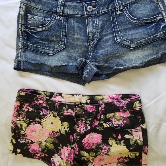 Two pairs of shorts - Picture 2 of 10